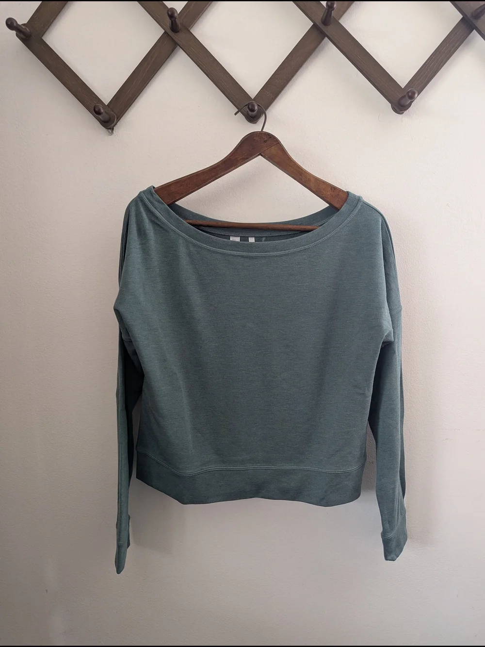 Travis Mathew Wide Neck Shirt - Picture 1 of 4
